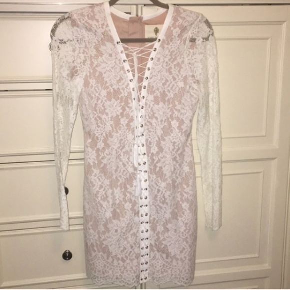 **SOLD** Jetset Diaries Ruins White Lace Up Dress - Picture 5 of 8